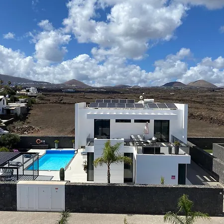 Lanz A Lot, Modern 3 Bed With Private Pool Villa