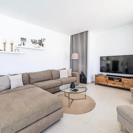 Lanz A Lot, Modern 3 Bed With Private Pool Villa