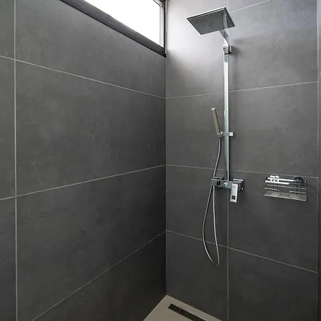 Lanz A Lot, Modern 3 Bed With Private Pool Villa *