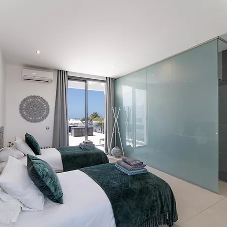 Villa Lanz A Lot, Modern 3 Bed With Private Pool *
