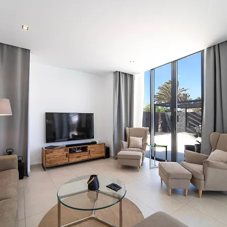 Lanz A Lot, Modern 3 Bed With Private Pool * Puerto del Carmen (Lanzarote)