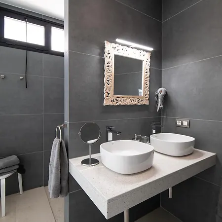 Lanz A Lot, Modern 3 Bed With Private Pool Puerto del Carmen (Lanzarote)