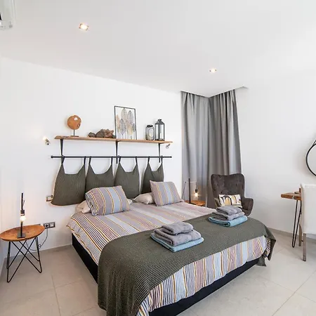 Lanz A Lot, Modern 3 Bed With Private Pool Puerto del Carmen (Lanzarote)