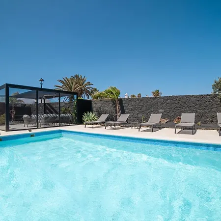 Lanz A Lot, Modern 3 Bed With Private Pool *