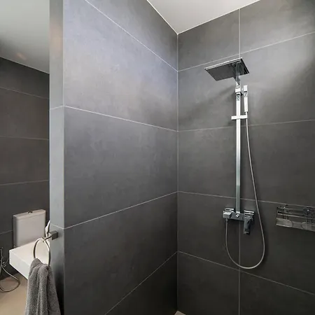 Villa Lanz A Lot, Modern 3 Bed With Private Pool *
