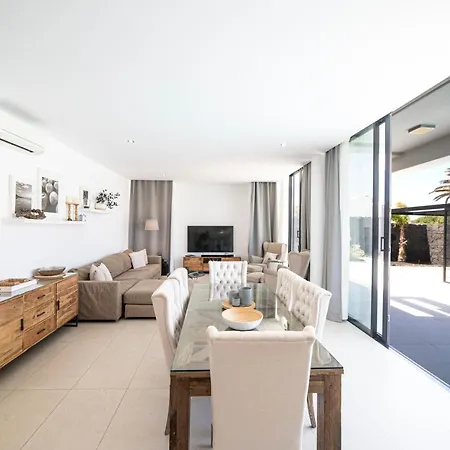 Villa Lanz A Lot, Modern 3 Bed With Private Pool Puerto del Carmen (Lanzarote)