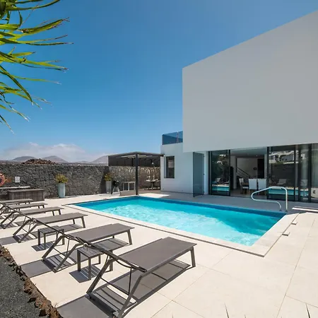 Villa Lanz A Lot, Modern 3 Bed With Private Pool *