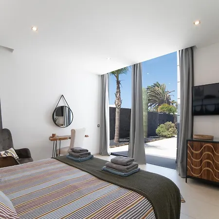 Lanz A Lot, Modern 3 Bed With Private Pool * Puerto del Carmen (Lanzarote)