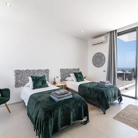 Lanz A Lot, Modern 3 Bed With Private Pool Villa Puerto del Carmen (Lanzarote)