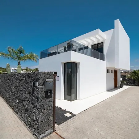 Lanz A Lot, Modern 3 Bed With Private Pool Puerto del Carmen (Lanzarote)