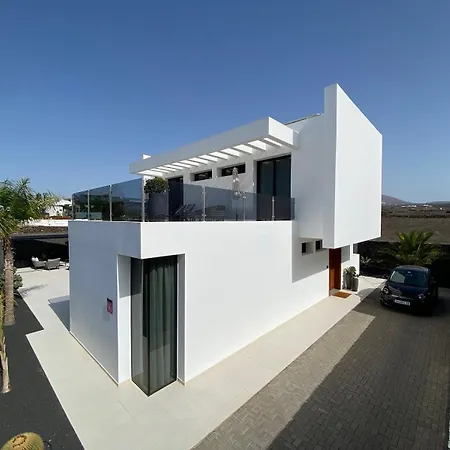 Lanz A Lot, Modern 3 Bed With Private Pool *