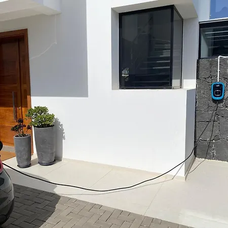 Lanz A Lot, Modern 3 Bed With Private Pool Villa Puerto del Carmen (Lanzarote)