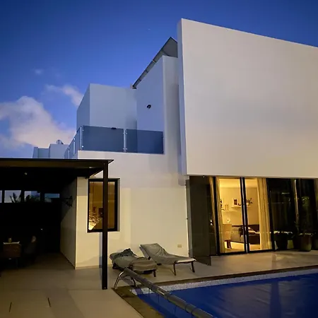 Lanz A Lot, Modern 3 Bed With Private Pool *